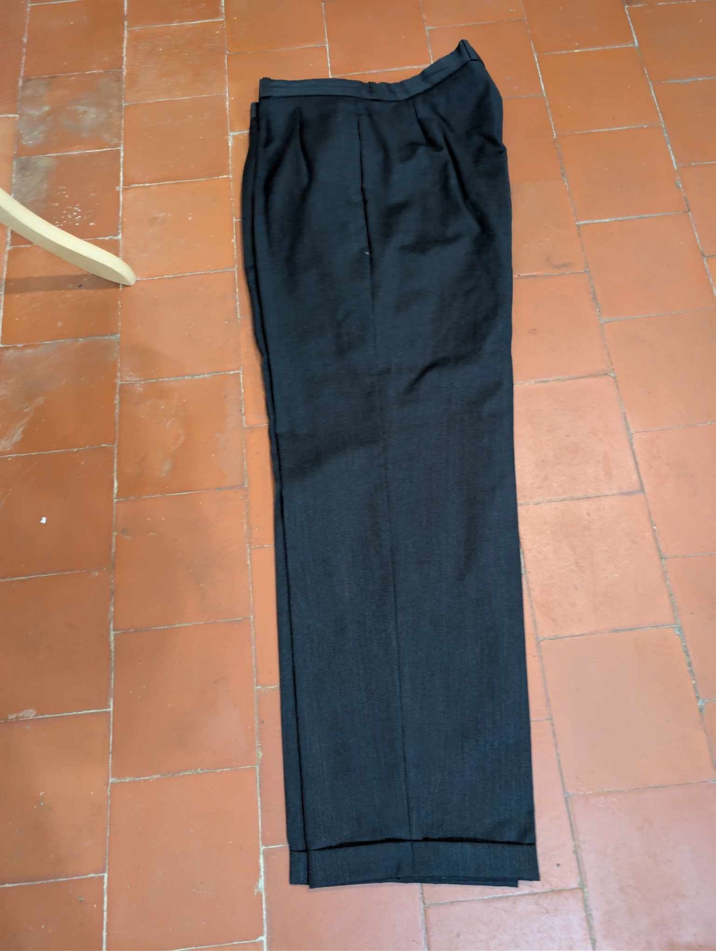 Élégant costume croisé gris en laine