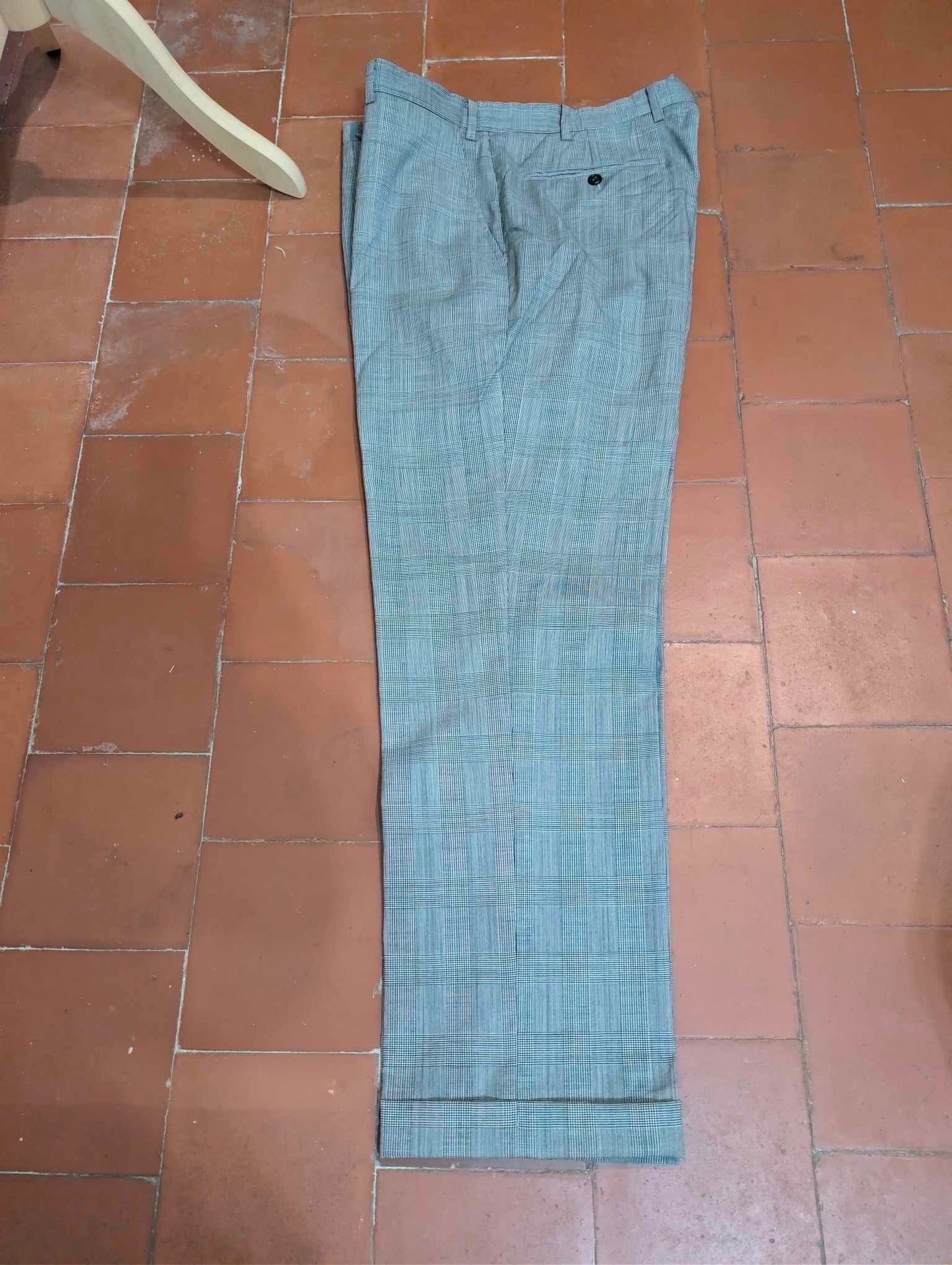 Classique costume de couleur gris en laine