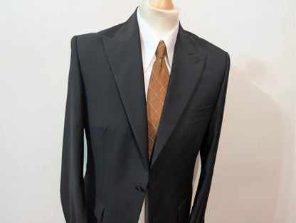 Gentil costume noir en laine