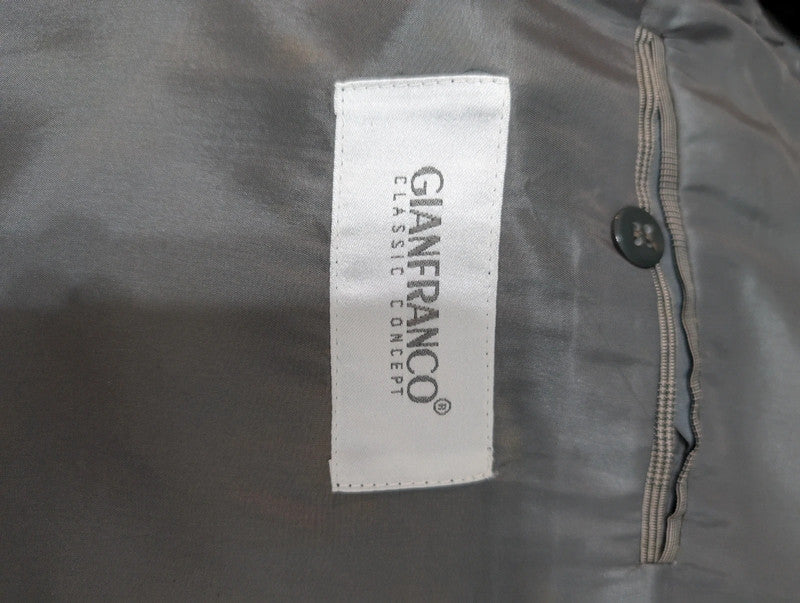 Élégant costume croisé gris en laine