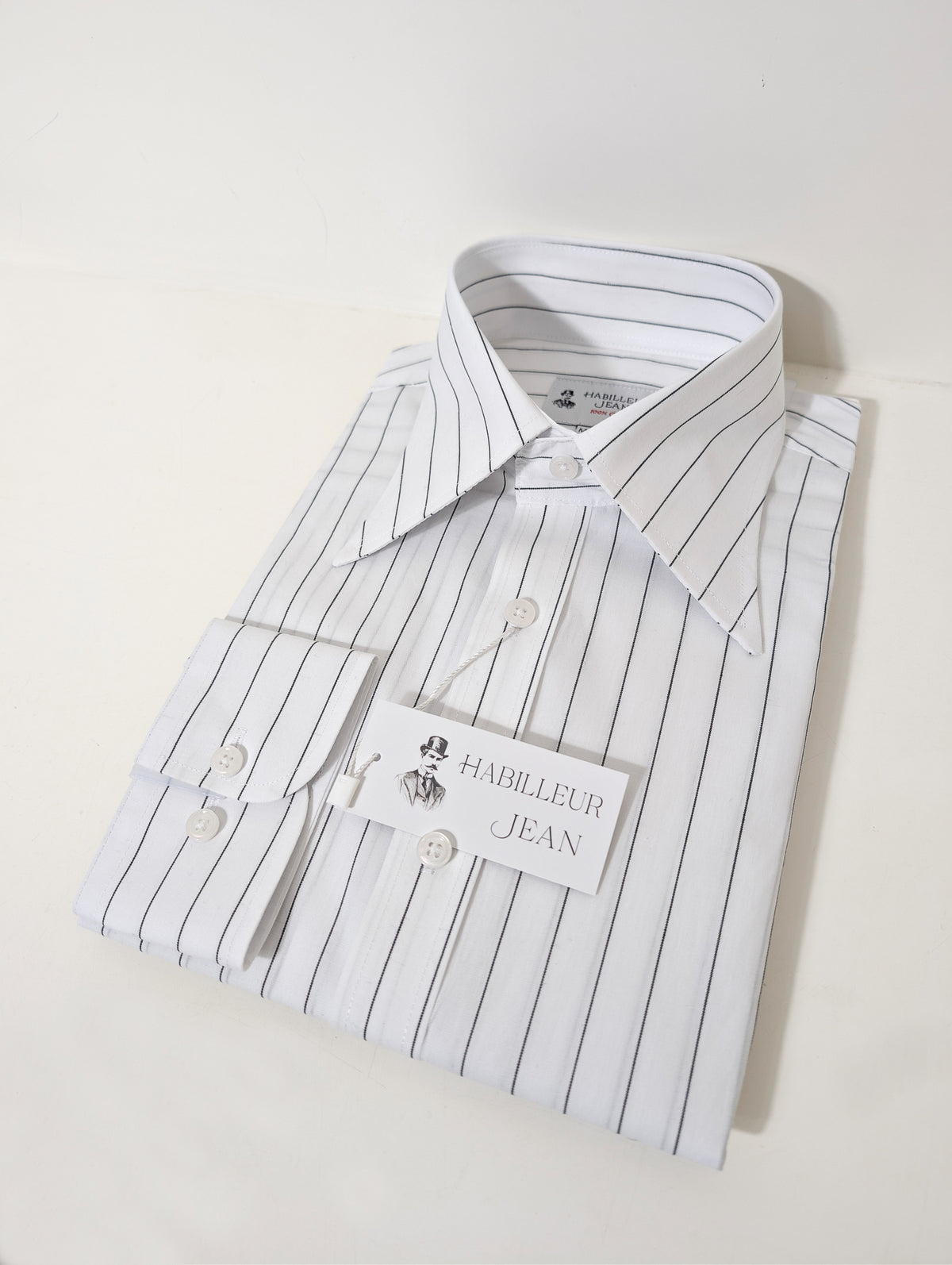 Chemise à rayures noires