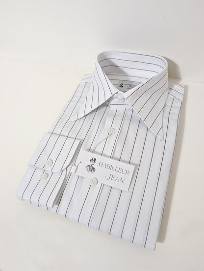 Chemise à rayures noires