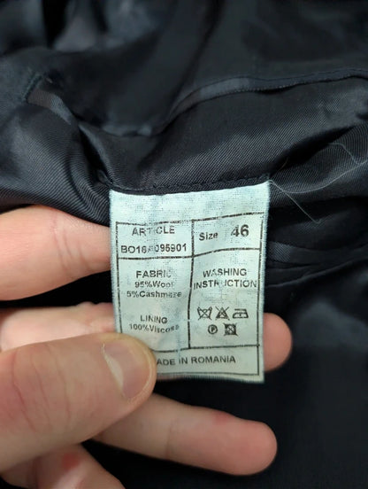 Kurzer, zweireihiger Wollmantel