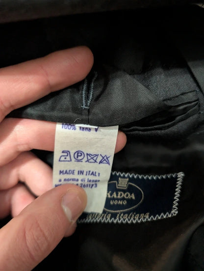 Klassischer grauer Wollanzug