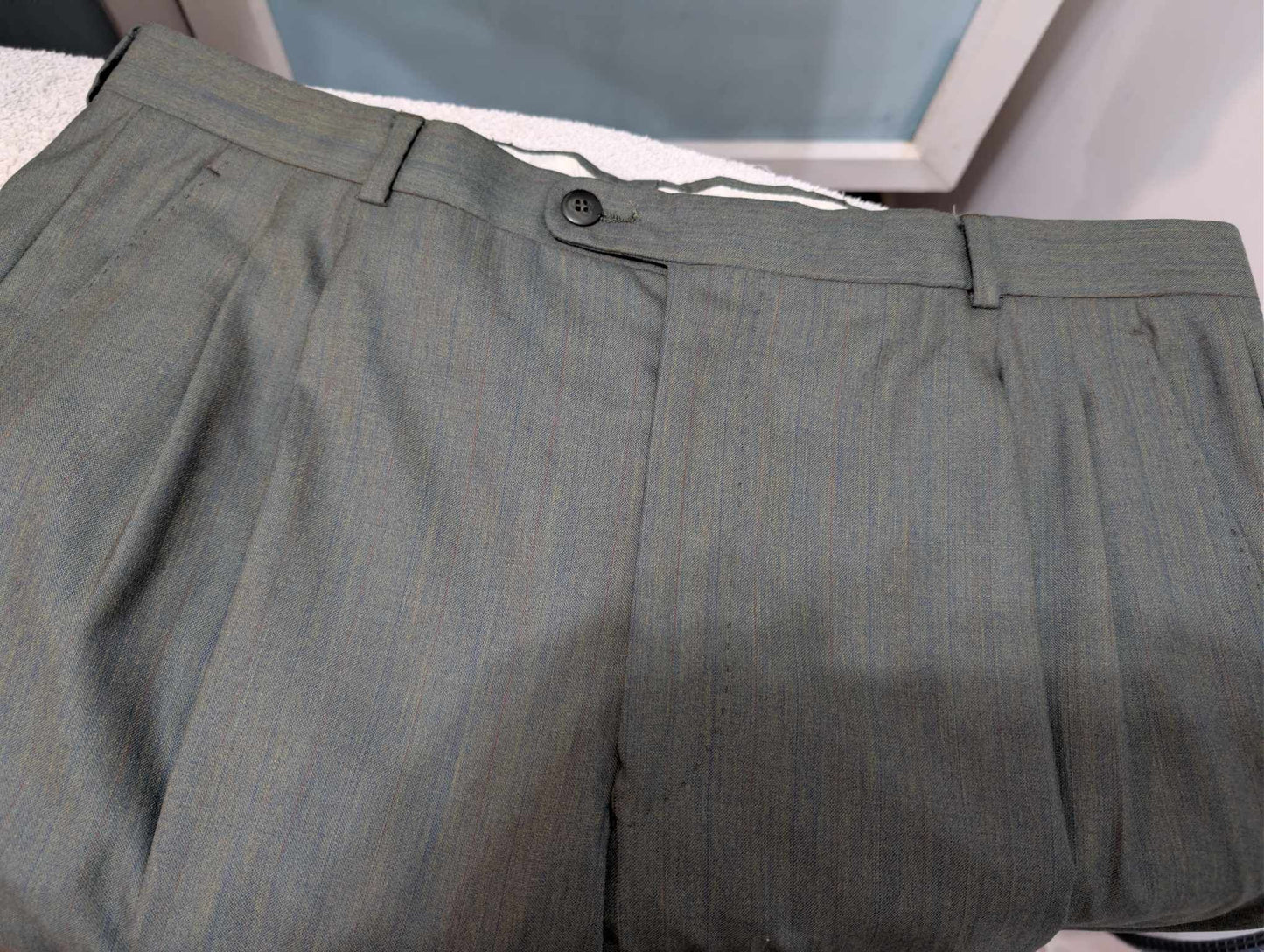 Magnifique costume croisé vert en laine