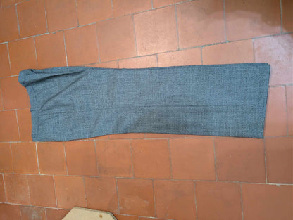 Mystérieux costume croisé gris en laine