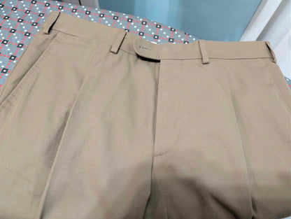 Toller zweireihiger brauner Baumwollanzug