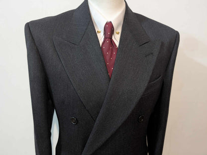 Majestueux costume croisé de couleurs gris en laine