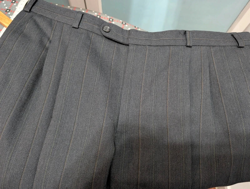 Prächtiger, zweireihiger, gestreifter Wollanzug