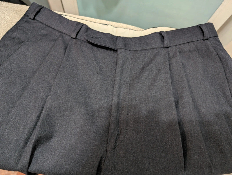 Ravissant costume croisé bleu marine en laine