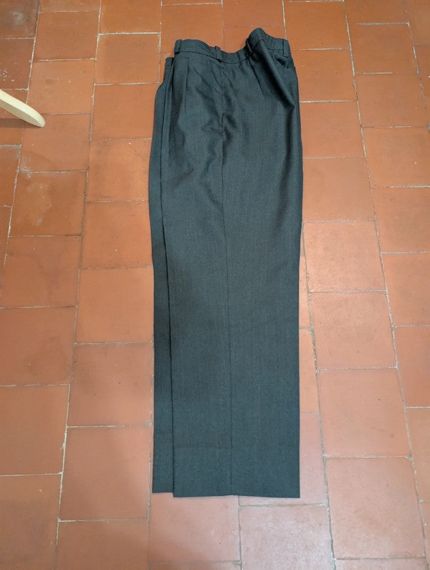 Extraordinaire costume croisé gris en laine.