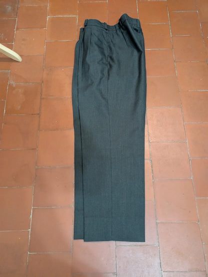 Extraordinaire costume croisé gris en laine.