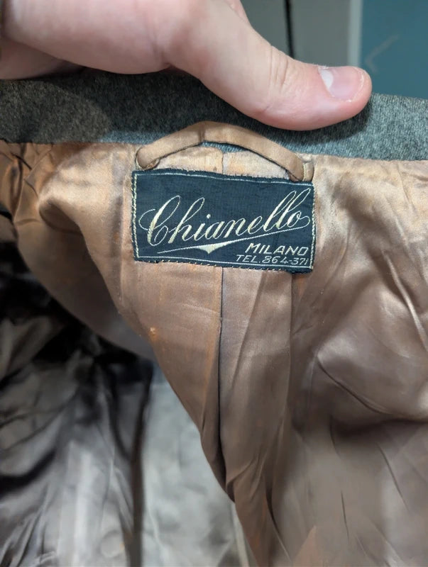 Antiker zweireihiger Wollmantel