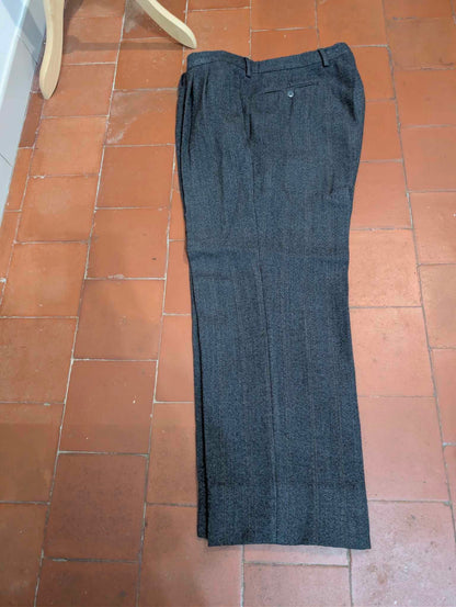 Alter grauer Tweedanzug