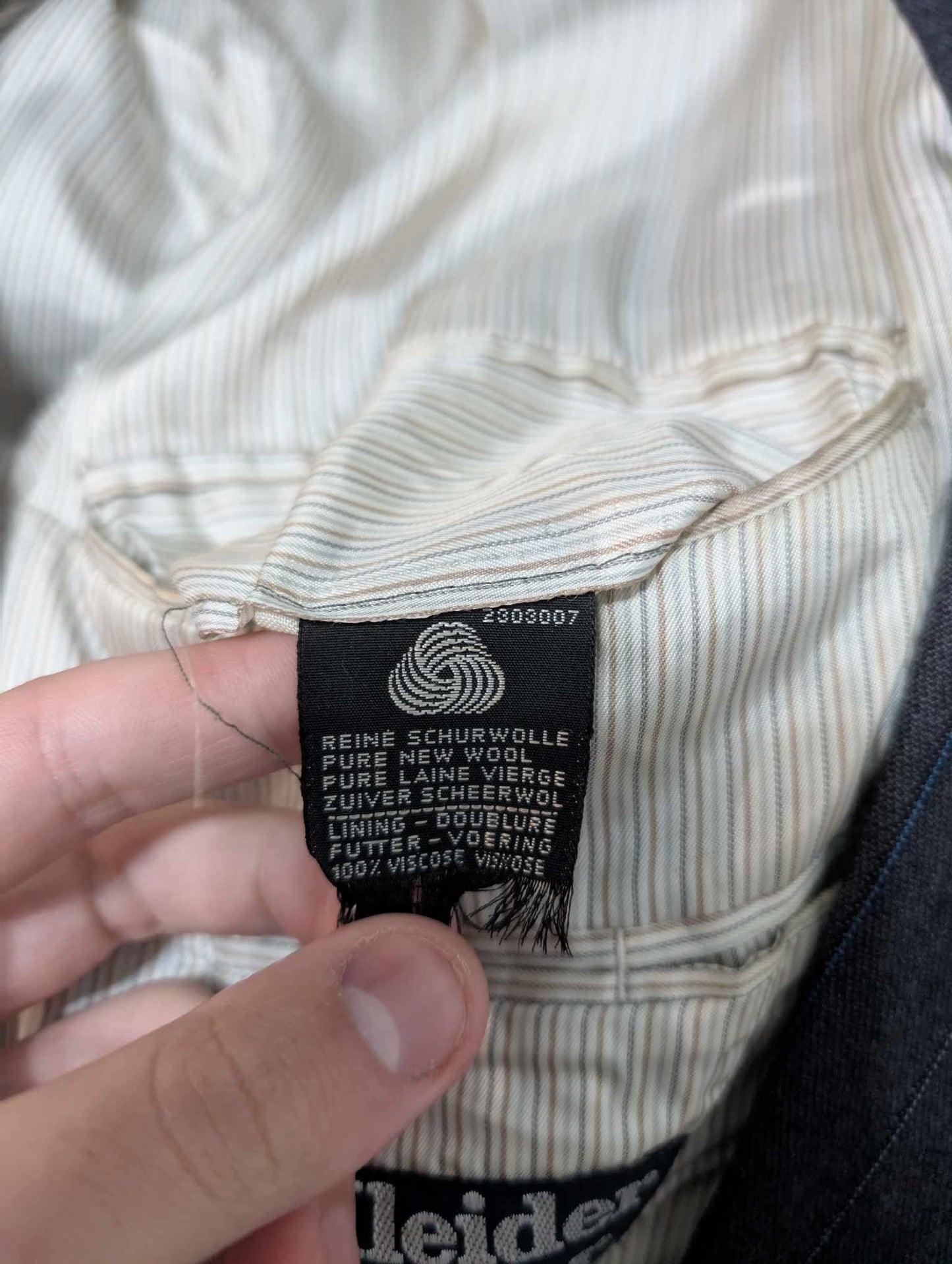 Ravissant costume croisé pinstripe en laine