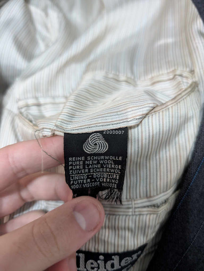 Ravissant costume croisé pinstripe en laine