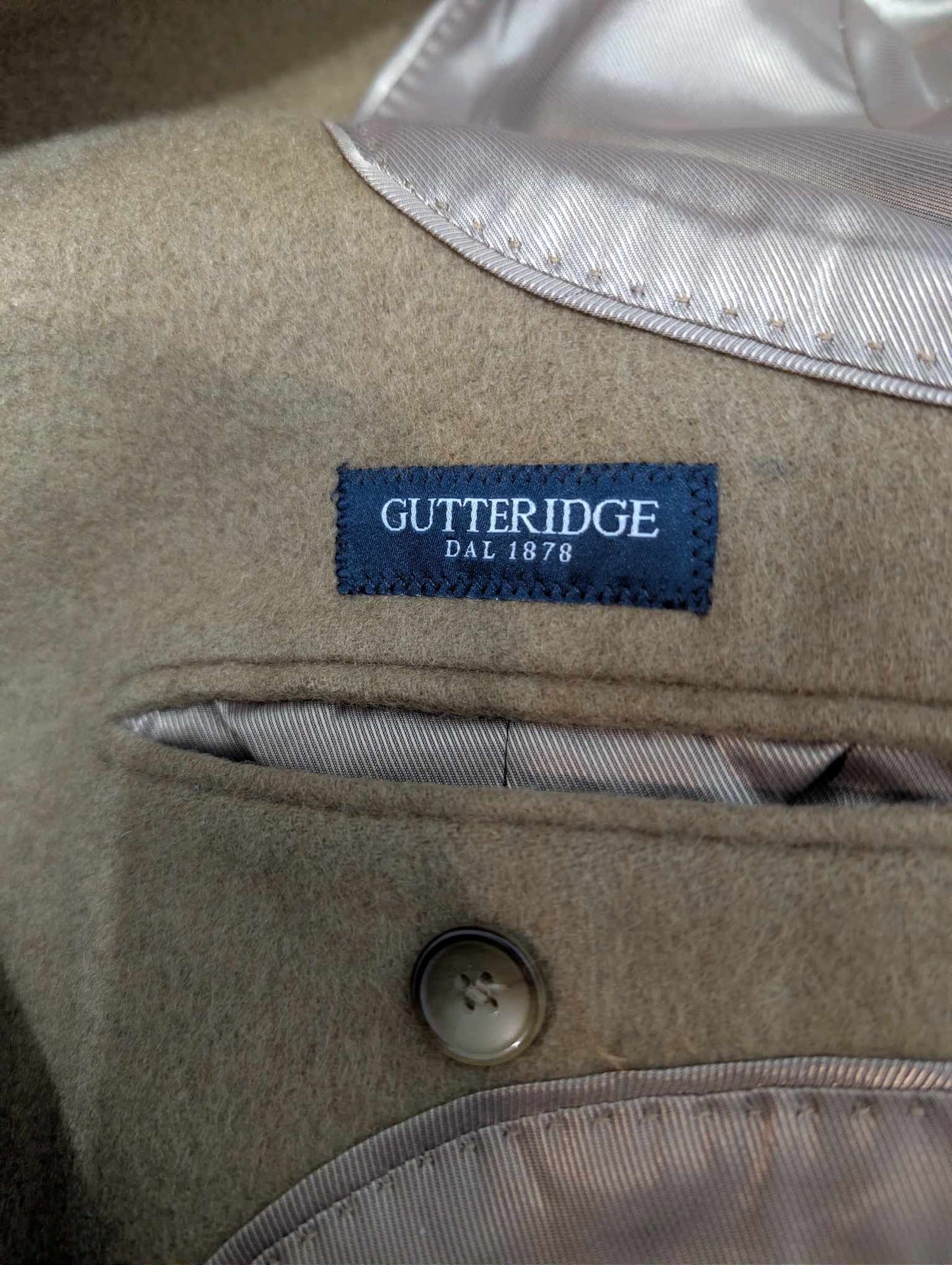 Originaler kamelfarbener, zweireihiger Wollmantel