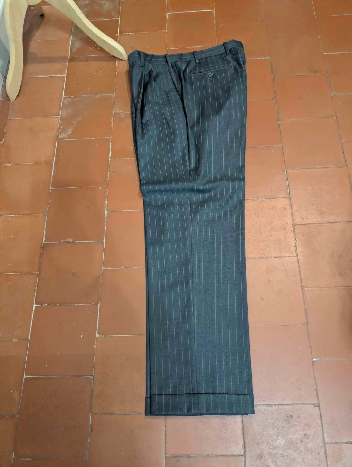 Legendärer zweireihiger Nadelstreifenanzug aus Wolle