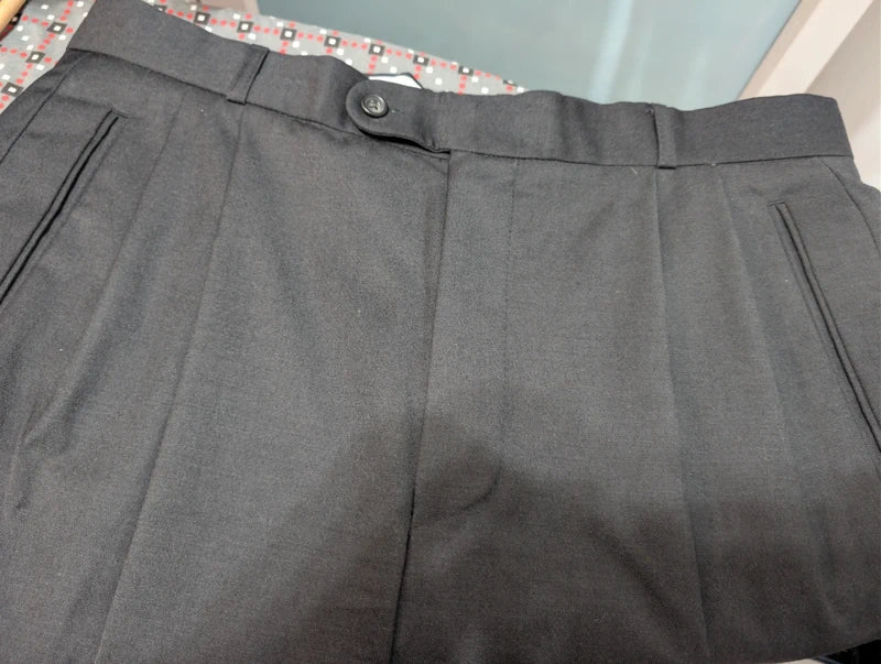 Élégant costume croisé gris en laine