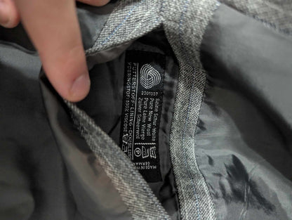 Gentille costume pinstripe en tweed