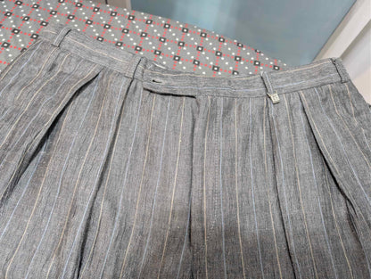 Außergewöhnlicher, zweireihiger Nadelstreifenanzug aus Leinen