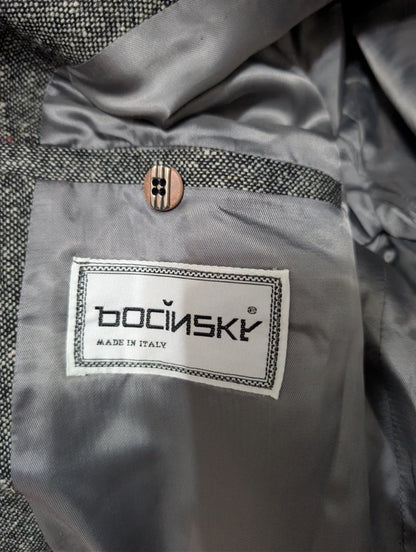 Hervorragender grauer Tweedanzug