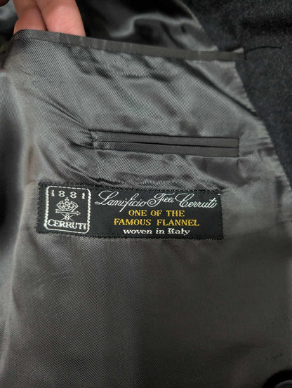 Fabuleux costume croisé de couleurs gris en flanelle lourde