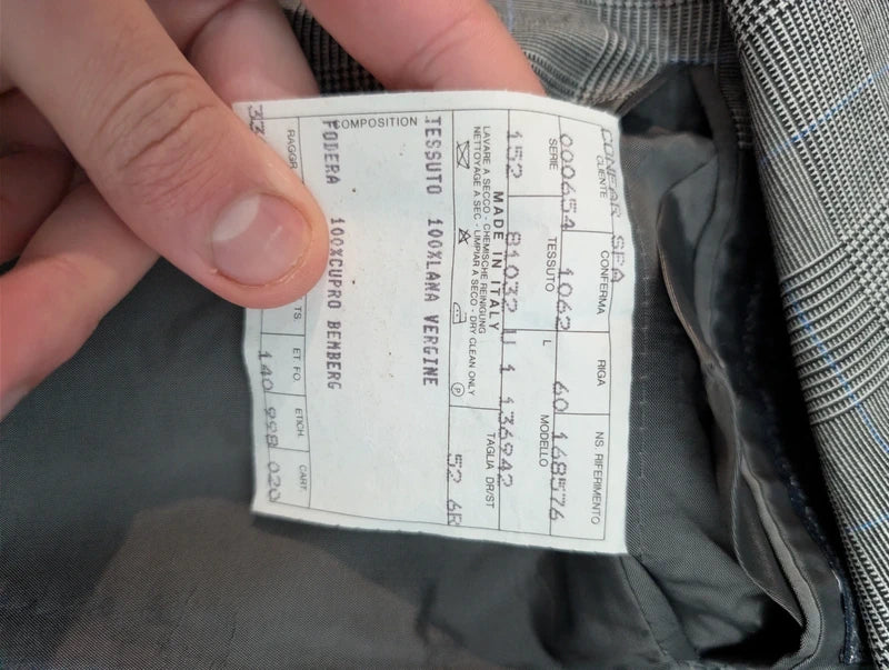 Eleganter grauer Prince-of-Wales-Anzug