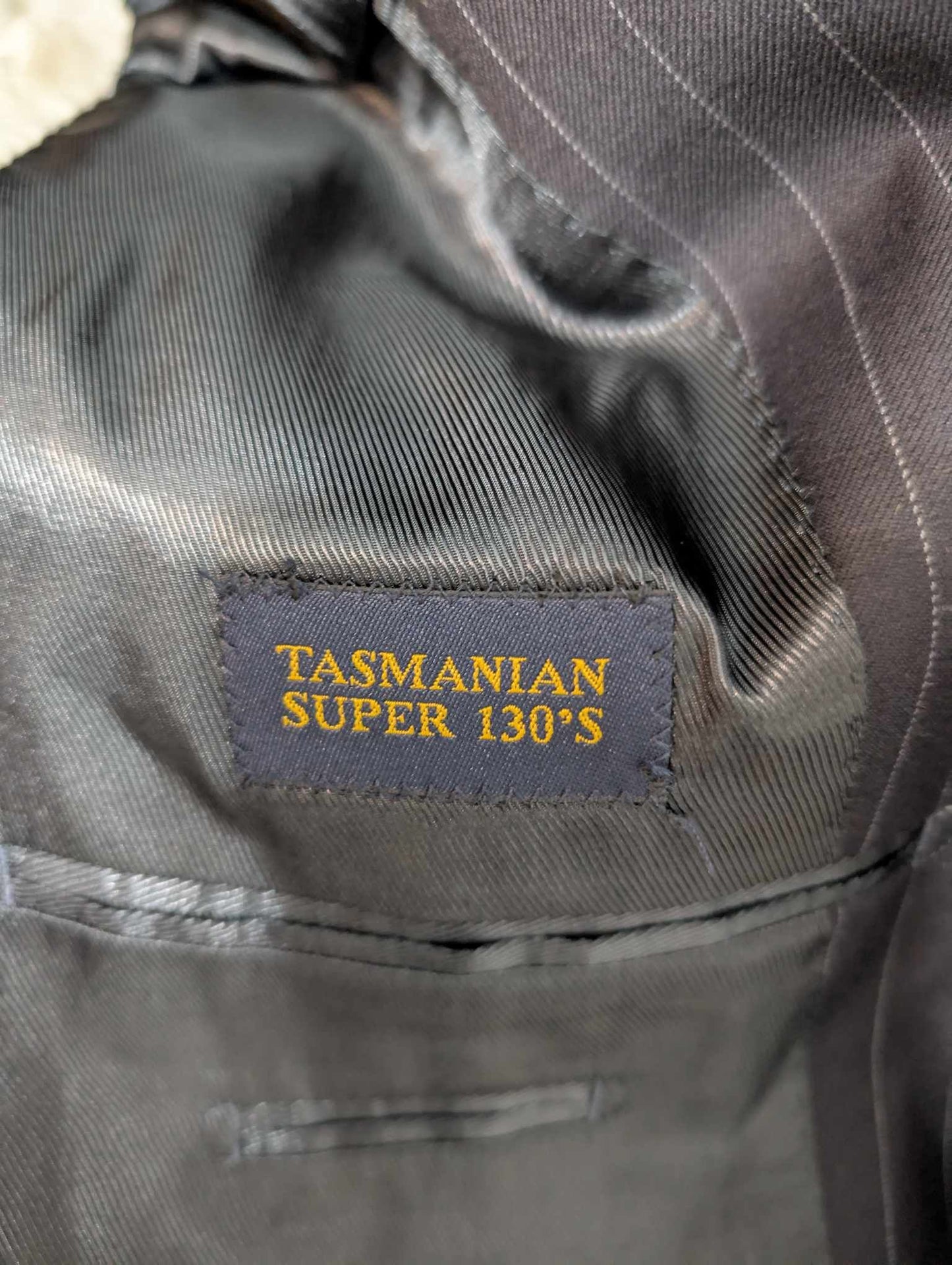 Ravissant costume pinstripe en laine