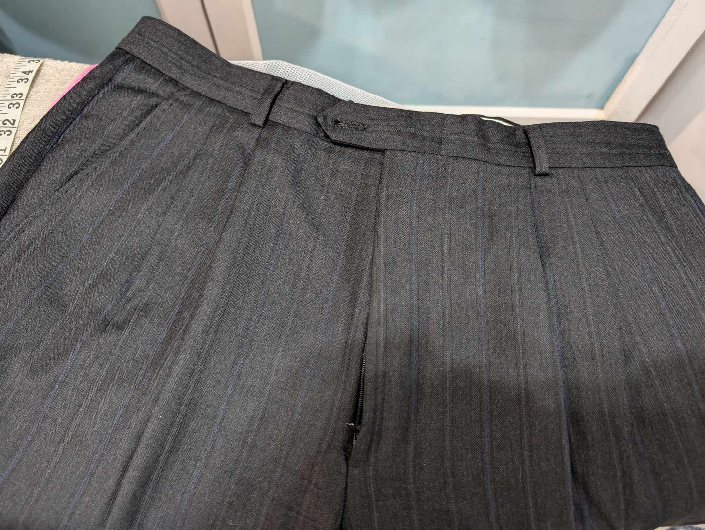 Méchant costume croisé pinstripe en laine