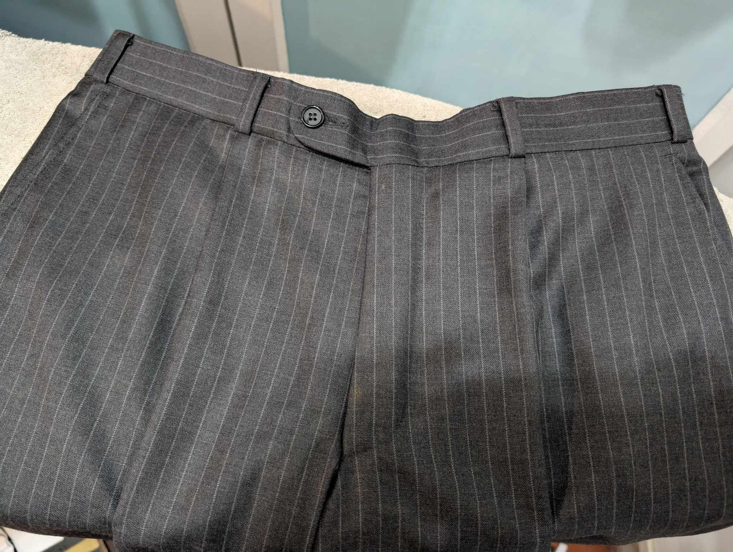 Terrifiant costume croisé pinstripe en laine