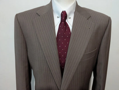 Élégant costume pinstripe en laine