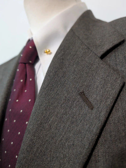 Mystérieux costume marron en flanelle de laine