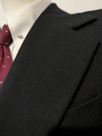 Ténébreux costume noir en flanelle lourde