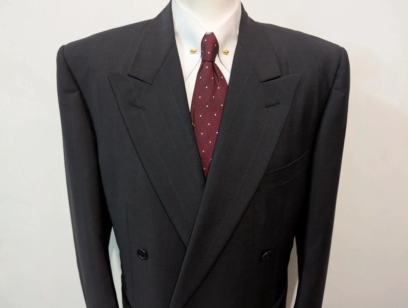 Élégant costume costume croisé pinstripe en laine froide