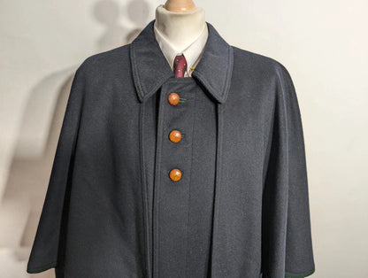 Incroyable manteau pèlerine en laine