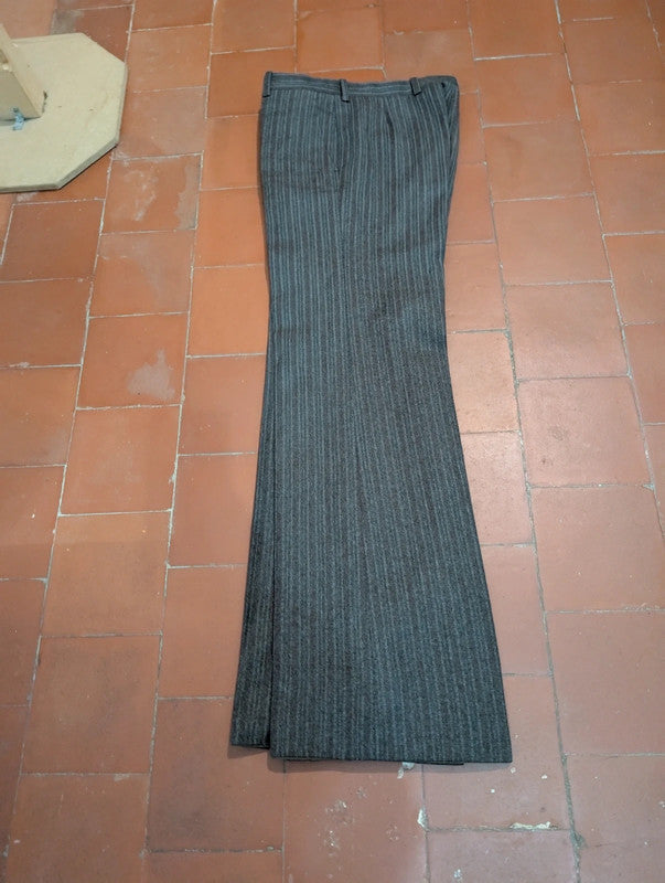 Délicieux costume marron pinstripe en flanelle