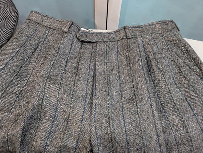 Élégant costume gris a rayure en tweed