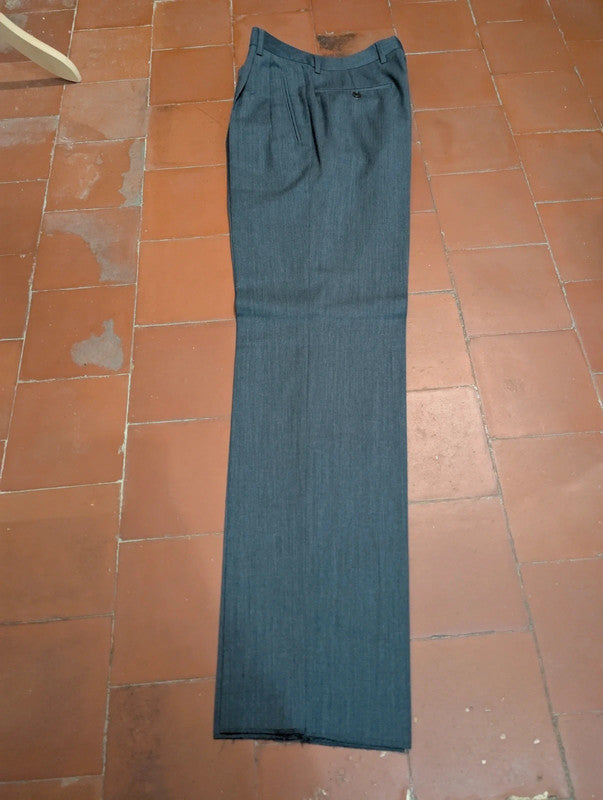 Élégant costume croisé gris en laine