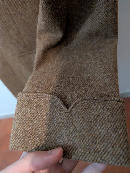 Legendäre braune Tweedjacke
