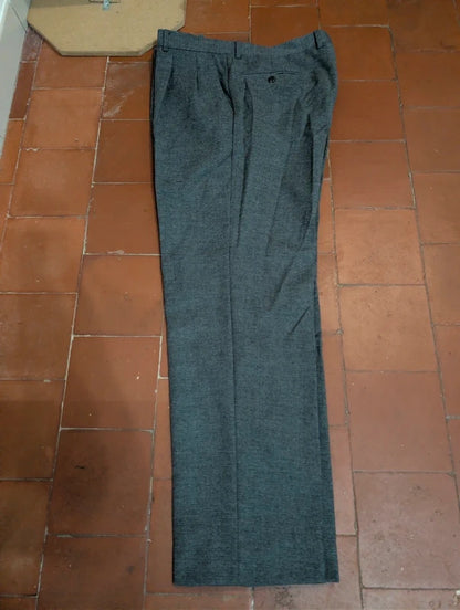 Eleganter Anzug aus grauer Wollflanell