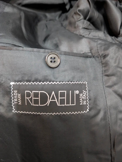 Geheimnisvoller dreiteiliger Anzug aus schwerem Flanell