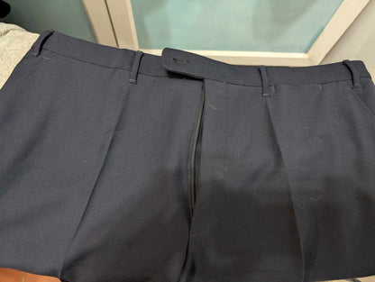 Fabuleux costume croisé de couleur bleu marine en laine épaisse