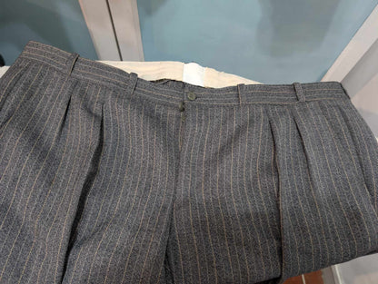 Gigantesque costume pinstripe bespoke