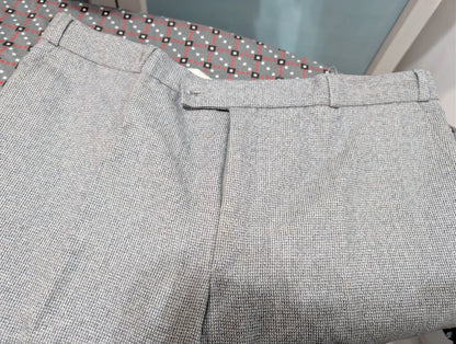 Schöner grauer Wollanzug