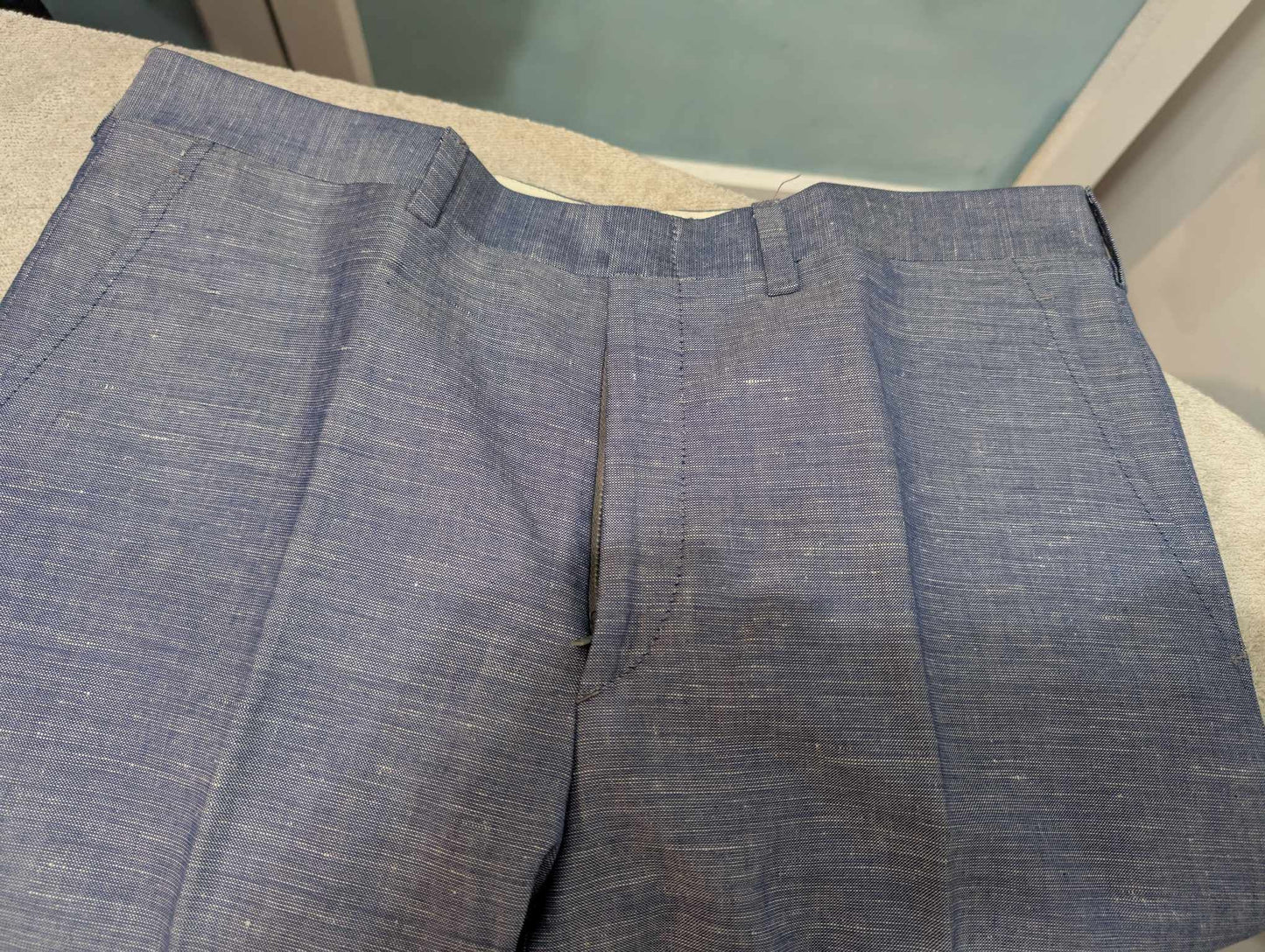 Petit costume bleu en laine