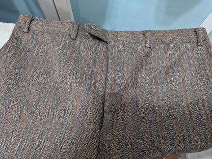 Splendide costume de couleur marron en tweed
