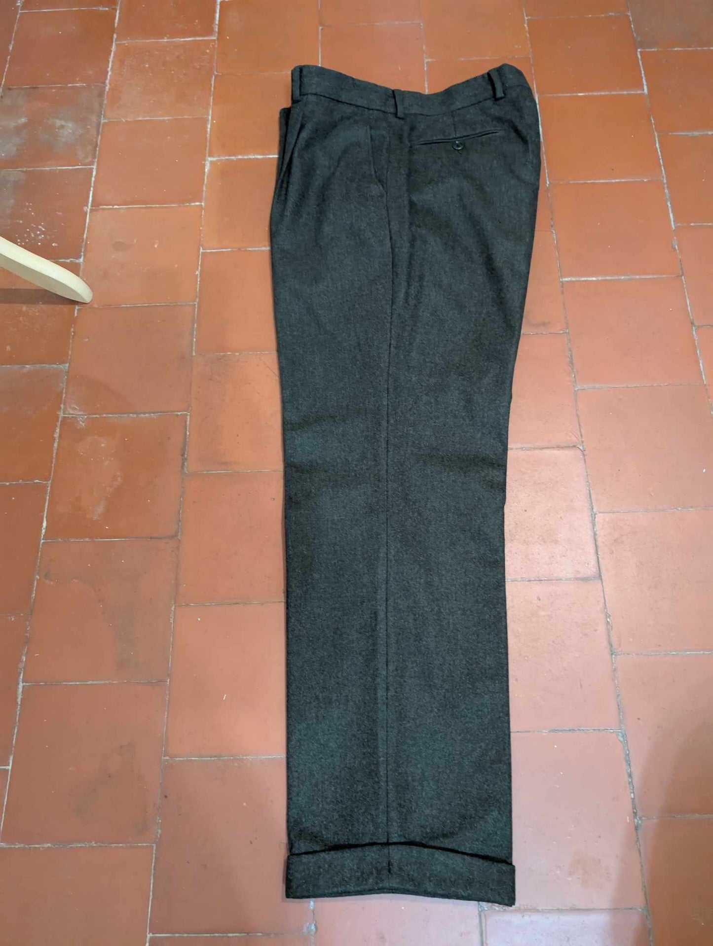 Gentil costume gris vert en flanelle lourde