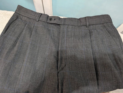 Élégant costume croisé gris en laine