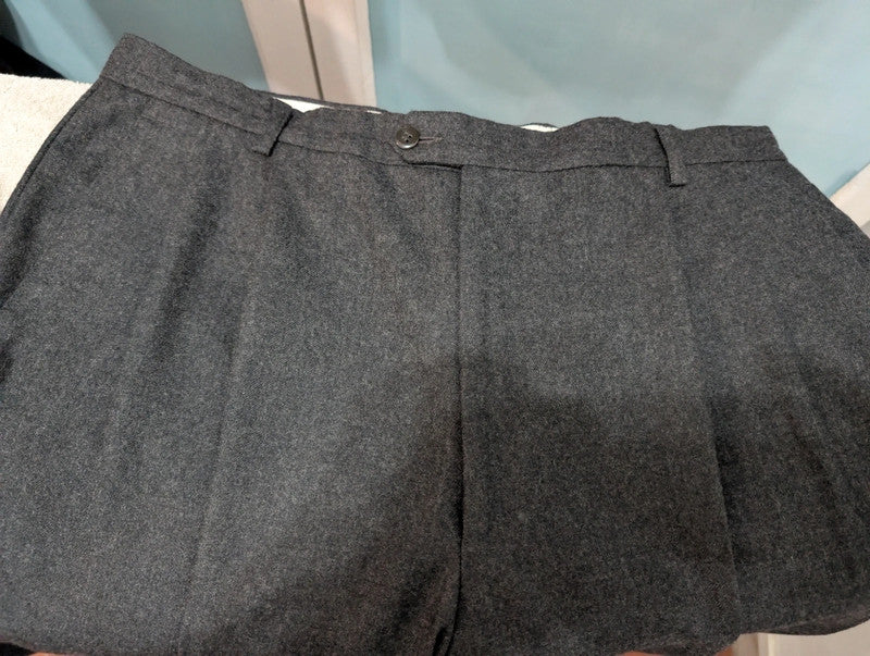 Redoutable costume gris en flanelle lourde